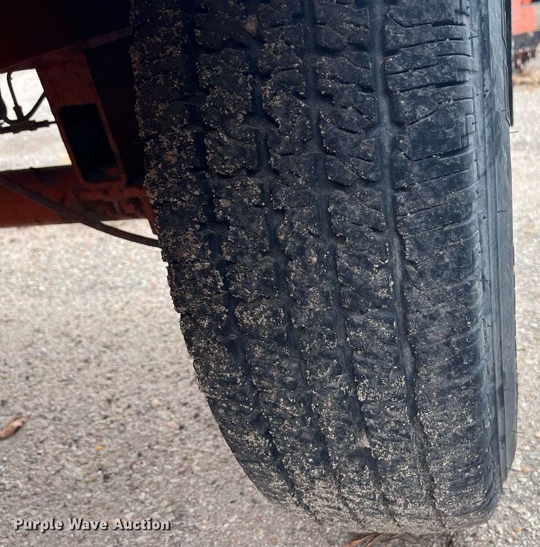 image for item LD9690 2004 Broce RJ-350  broom