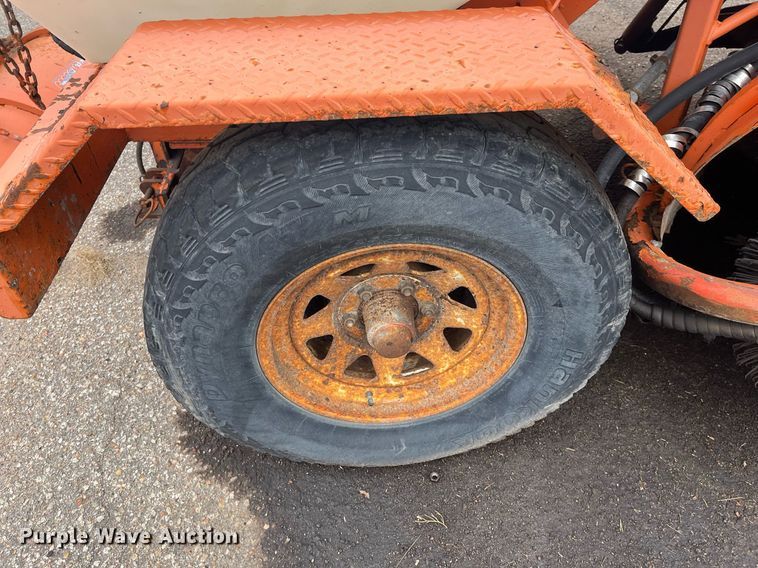 image for item LD9690 2004 Broce RJ-350  broom