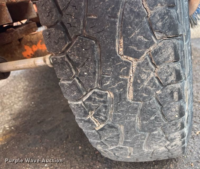 image for item LD9690 2004 Broce RJ-350  broom