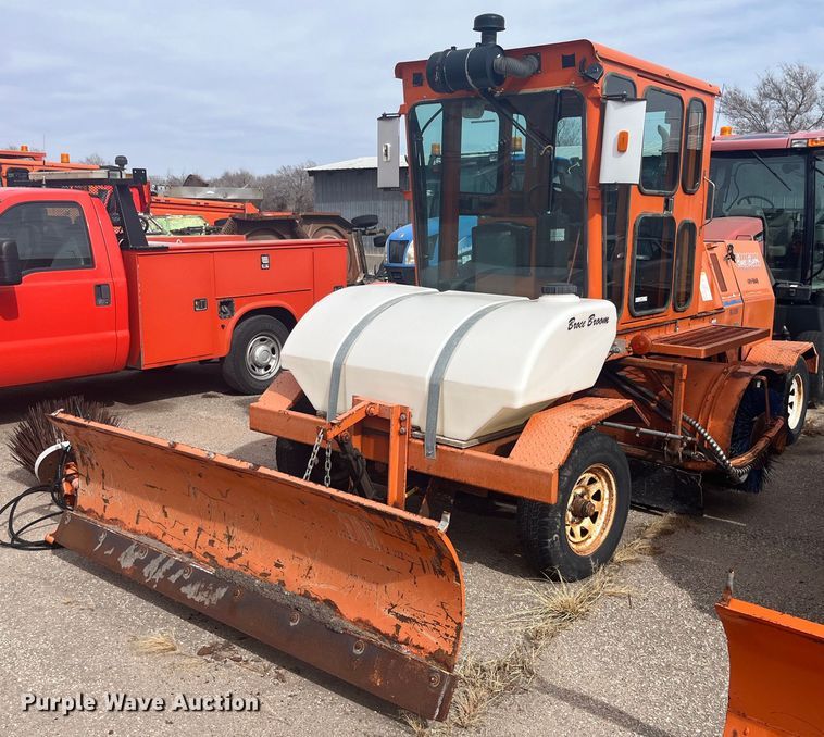 image for item LD9691 2006 Broce RJ-350  broom