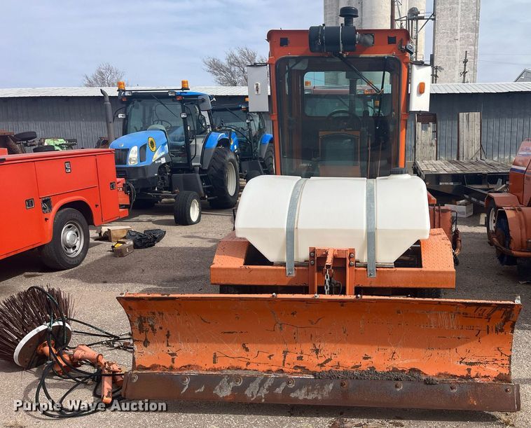 image for item LD9691 2006 Broce RJ-350  broom