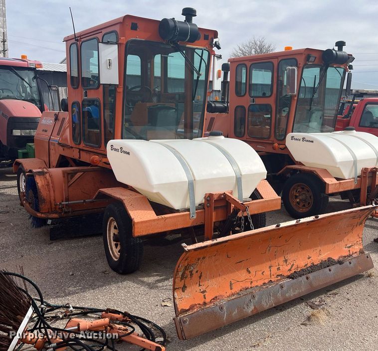 image for item LD9691 2006 Broce RJ-350  broom