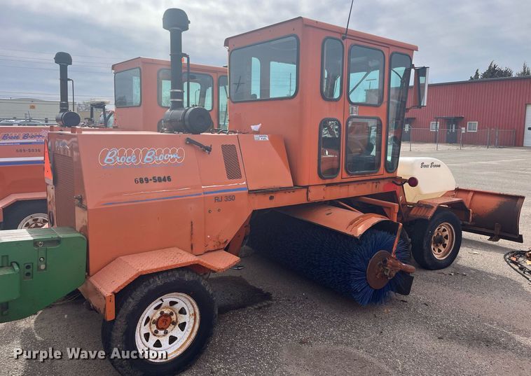 image for item LD9691 2006 Broce RJ-350  broom