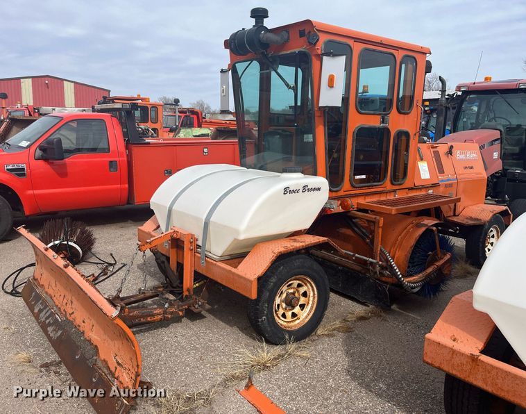 image for item LD9691 2006 Broce RJ-350  broom