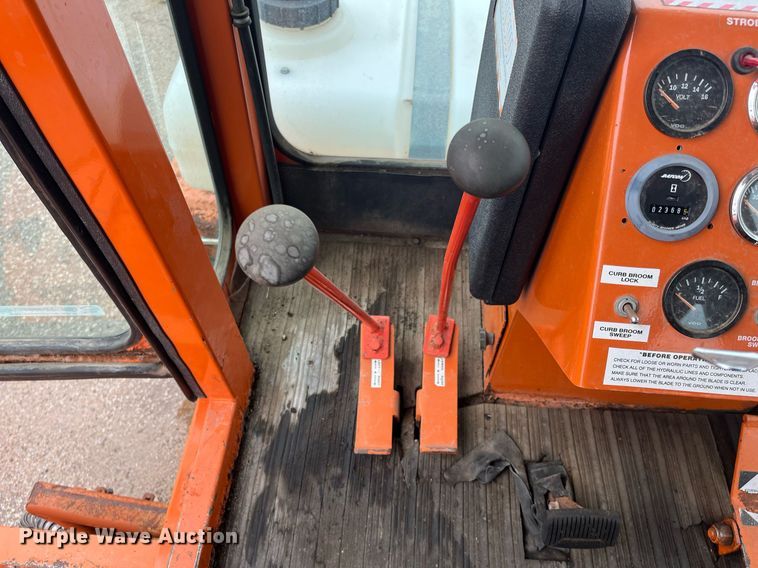 image for item LD9691 2006 Broce RJ-350  broom