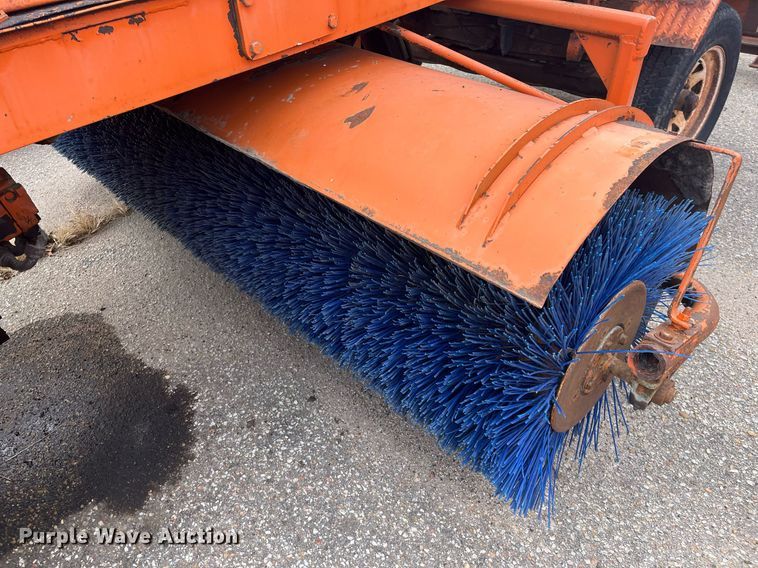 image for item LD9691 2006 Broce RJ-350  broom