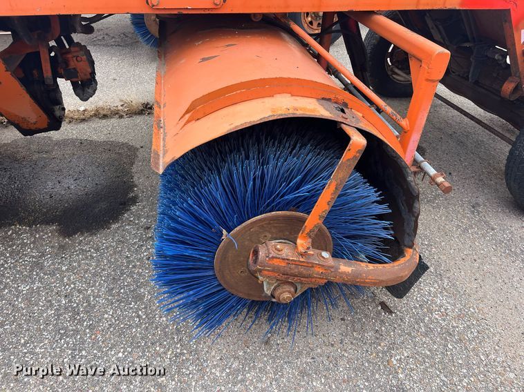 image for item LD9691 2006 Broce RJ-350  broom