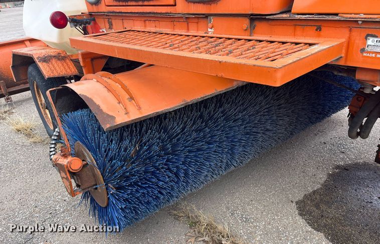 image for item LD9691 2006 Broce RJ-350  broom