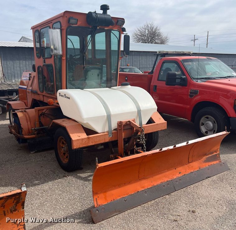 image for item LD9692 2006 Broce RJ-350  broom