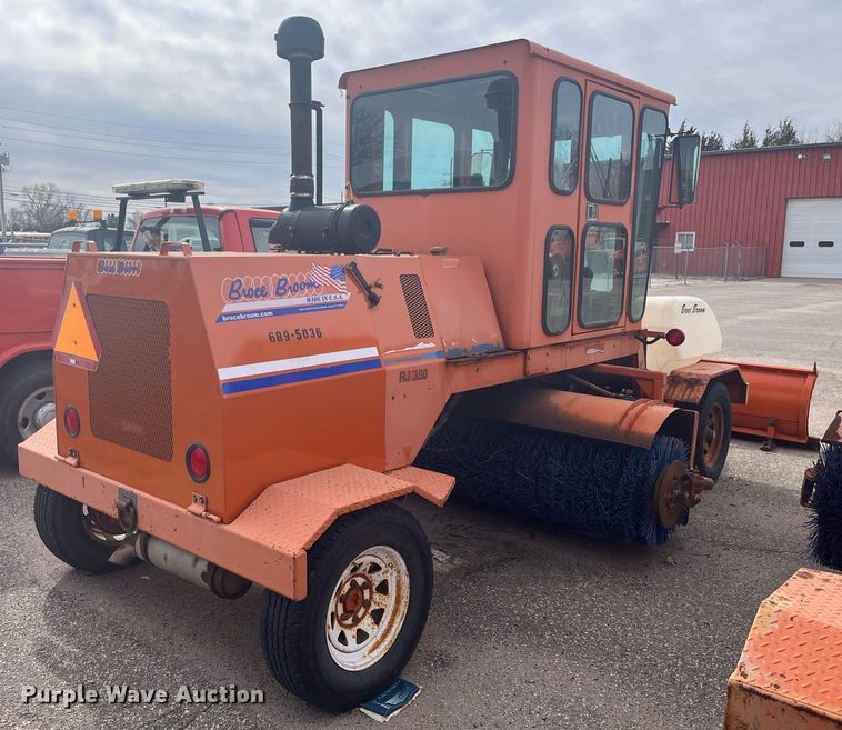 image for item LD9692 2006 Broce RJ-350  broom