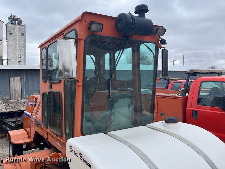 image for item LD9692 2006 Broce RJ-350  broom