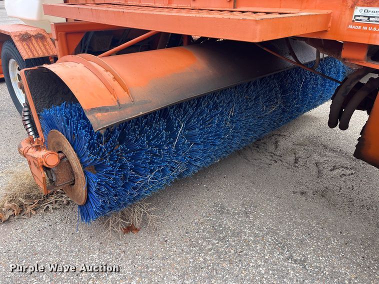 image for item LD9692 2006 Broce RJ-350  broom