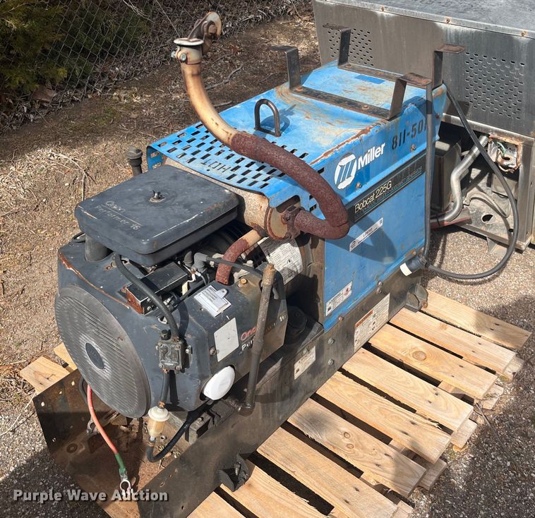 image for item LD9703 1994 Miller Bobcat 225G  welder/generator