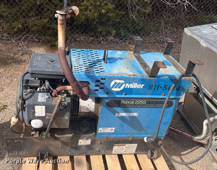image for item LD9703 1994 Miller Bobcat 225G  welder/generator