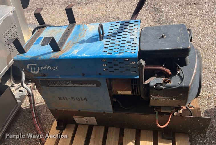 image for item LD9703 1994 Miller Bobcat 225G  welder/generator