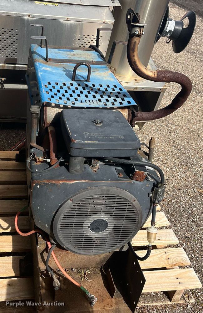 image for item LD9703 1994 Miller Bobcat 225G  welder/generator