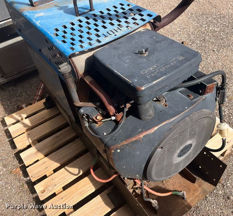 image for item LD9703 1994 Miller Bobcat 225G  welder/generator