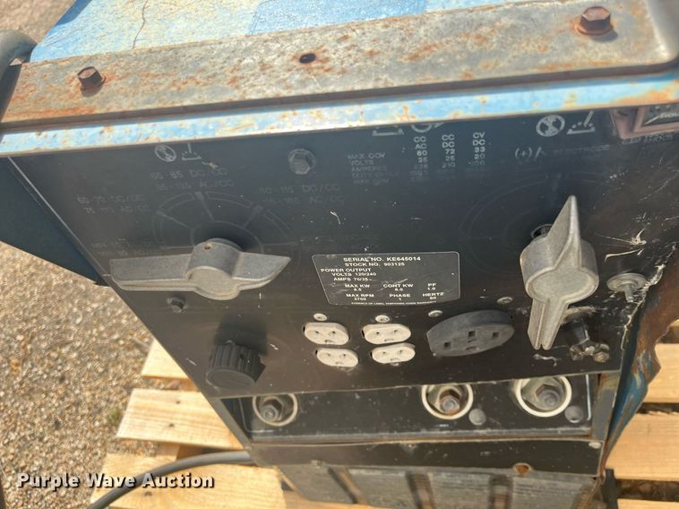 image for item LD9703 1994 Miller Bobcat 225G  welder/generator