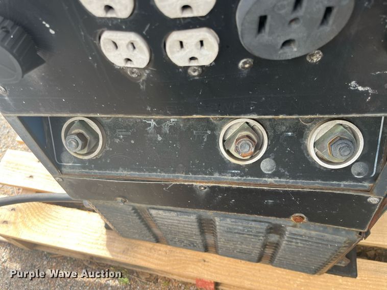 image for item LD9703 1994 Miller Bobcat 225G  welder/generator