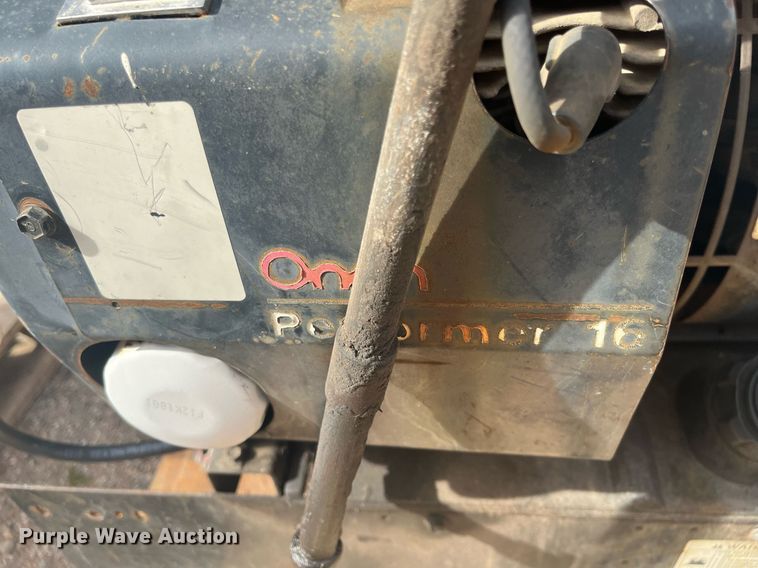 image for item LD9703 1994 Miller Bobcat 225G  welder/generator