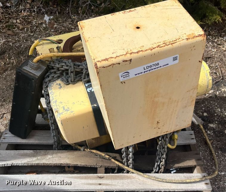 image for item LD9708 Yale  chain hoist