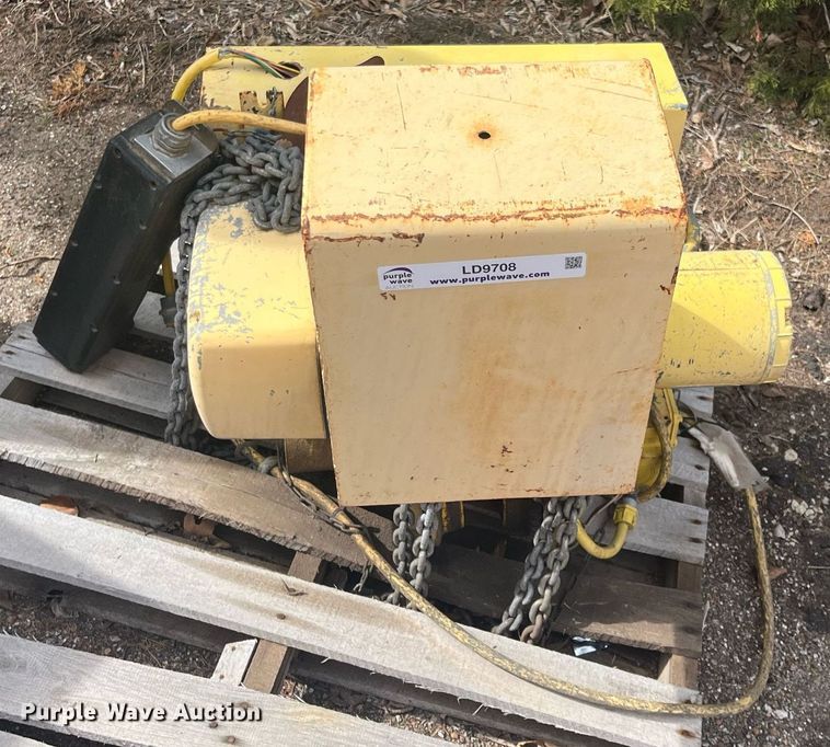 image for item LD9708 Yale  chain hoist