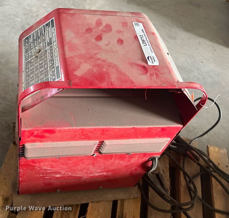 image for item LD9712 Lincoln AC/DC 225/125  welder