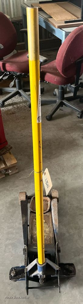 image for item LD9713 Lincoln W93642  floor jack