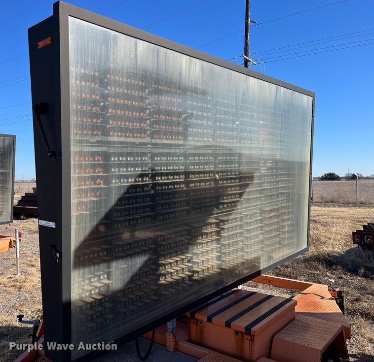 image for item LD9730 2008 Ver-Mac PCMS1210  message board trailer