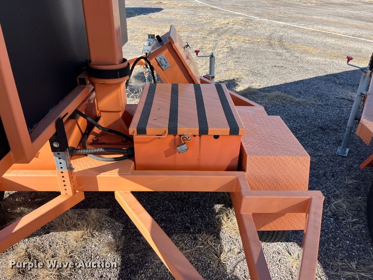 image for item LD9732 2009 Ver-Mac PCMS1210  message board trailer