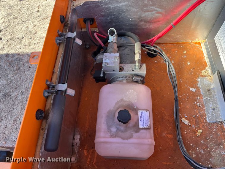 image for item LD9733 2008 Ver-Mac PCMS1210  message board trailer