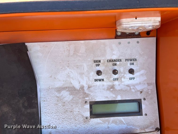 image for item LD9738 2007 Ver-Mac PCMS1210  message board trailer