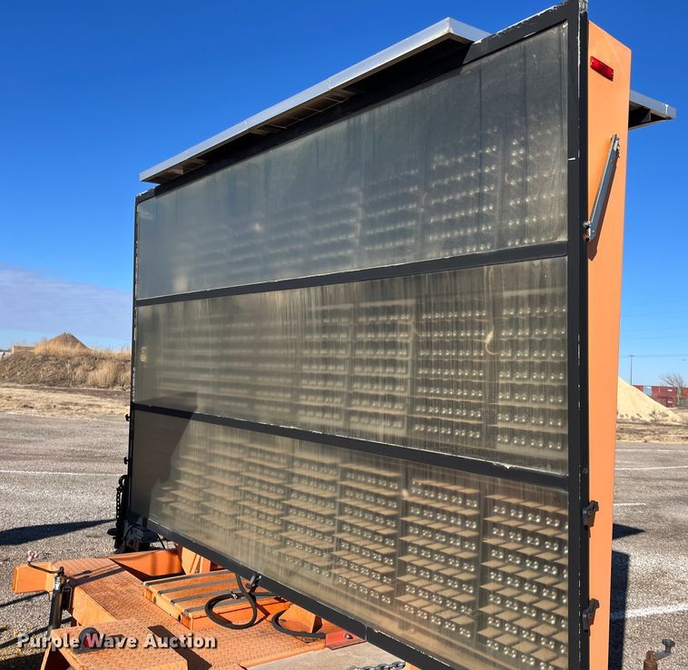 image for item LD9738 2007 Ver-Mac PCMS1210  message board trailer