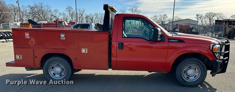 image for item LN9044 2011 Ford F250 Super Duty  utility bed pickup truck