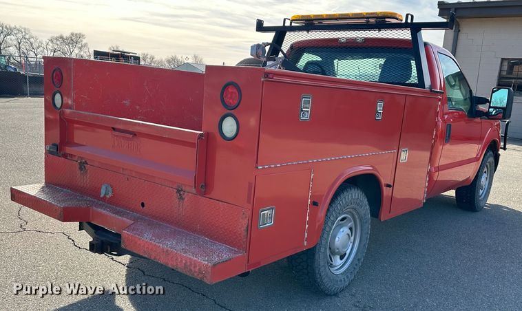 image for item LN9044 2011 Ford F250 Super Duty  utility bed pickup truck