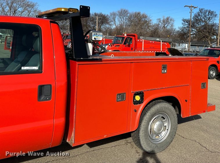 image for item LN9044 2011 Ford F250 Super Duty  utility bed pickup truck