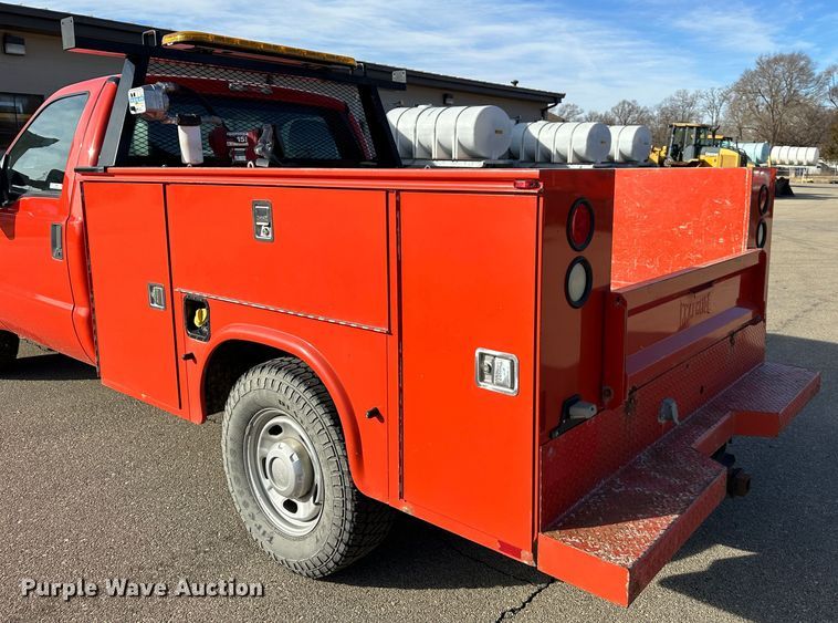 image for item LN9044 2011 Ford F250 Super Duty  utility bed pickup truck