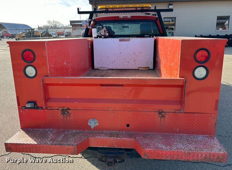 image for item LN9044 2011 Ford F250 Super Duty  utility bed pickup truck