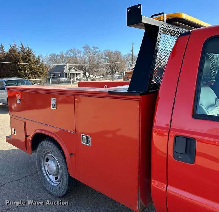 image for item LN9044 2011 Ford F250 Super Duty  utility bed pickup truck