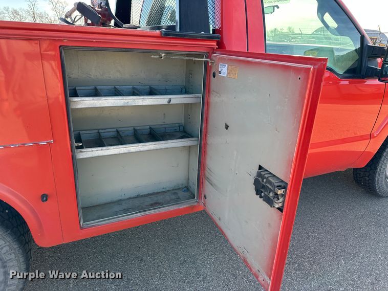 image for item LN9044 2011 Ford F250 Super Duty  utility bed pickup truck