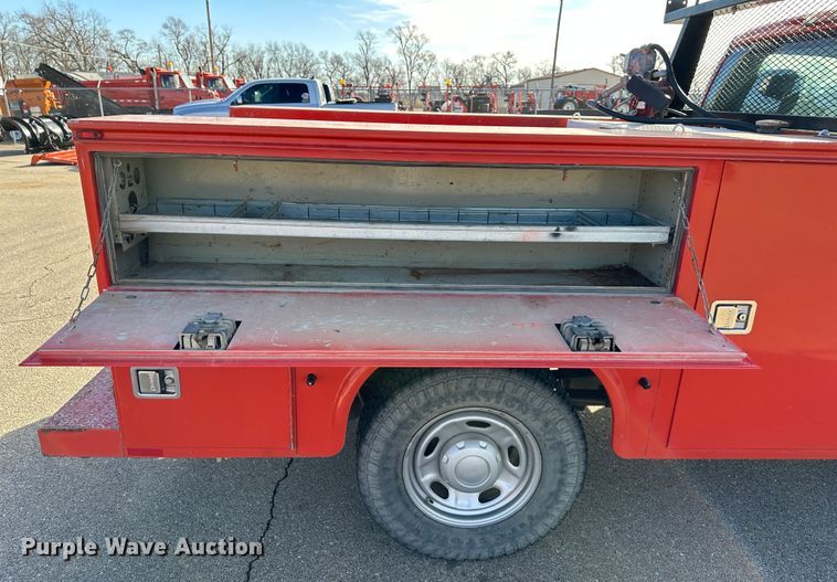 image for item LN9044 2011 Ford F250 Super Duty  utility bed pickup truck