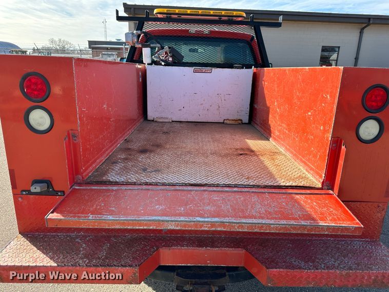 image for item LN9044 2011 Ford F250 Super Duty  utility bed pickup truck