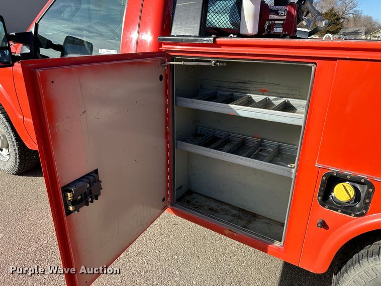 image for item LN9044 2011 Ford F250 Super Duty  utility bed pickup truck