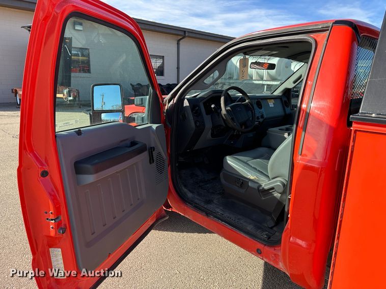 image for item LN9044 2011 Ford F250 Super Duty  utility bed pickup truck