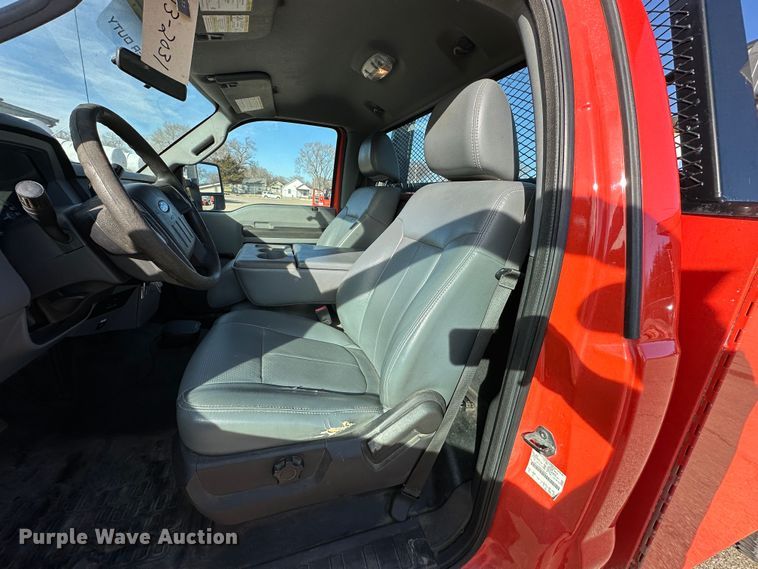 image for item LN9044 2011 Ford F250 Super Duty  utility bed pickup truck