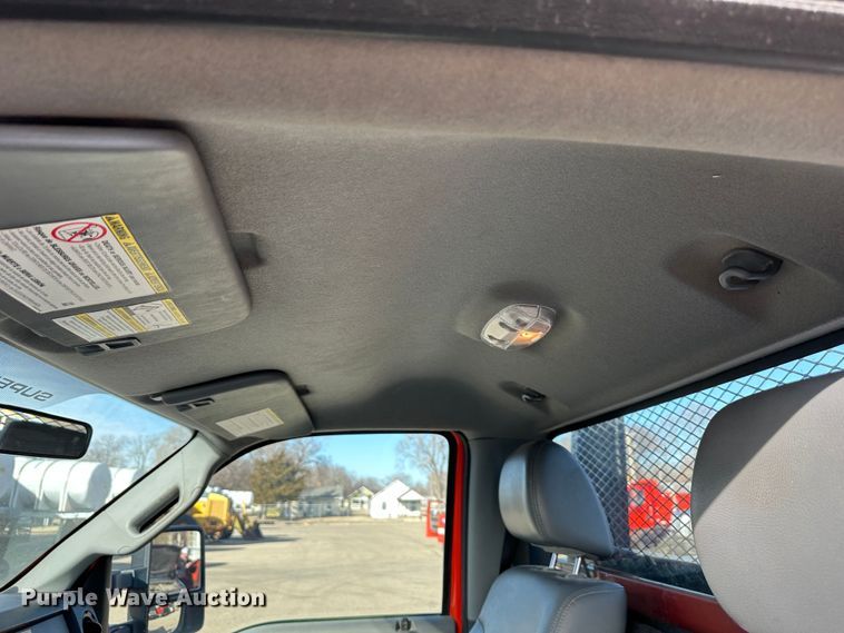 image for item LN9044 2011 Ford F250 Super Duty  utility bed pickup truck