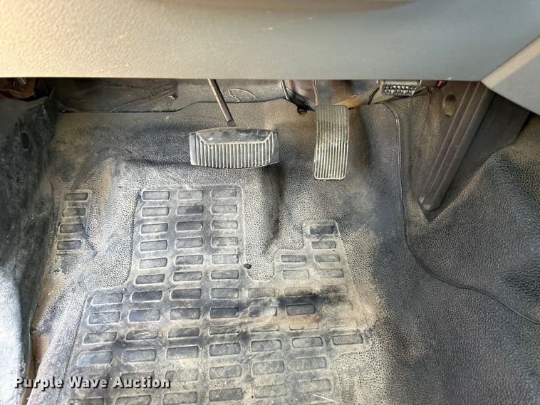 image for item LN9044 2011 Ford F250 Super Duty  utility bed pickup truck