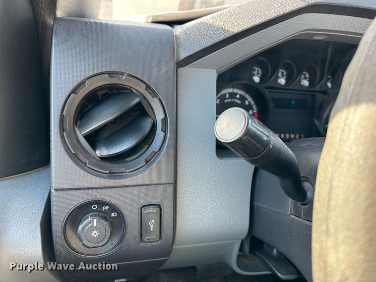 image for item LN9044 2011 Ford F250 Super Duty  utility bed pickup truck