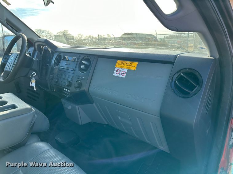 image for item LN9044 2011 Ford F250 Super Duty  utility bed pickup truck