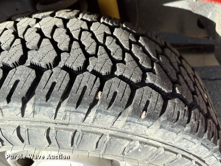 image for item LN9044 2011 Ford F250 Super Duty  utility bed pickup truck